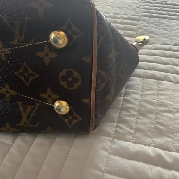 Authentic Louis Vuitton Handbag - Monogram - Picture 4 of 7